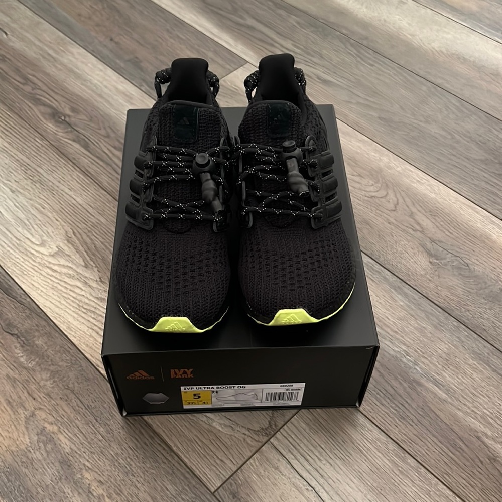 IVY PARK X ADIDAS SNEAKERS